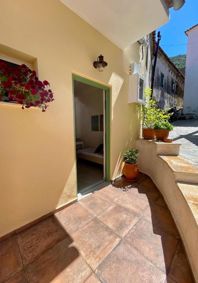 Ilianas Place Ágios Matthaíos Dış mekan fotoğraf