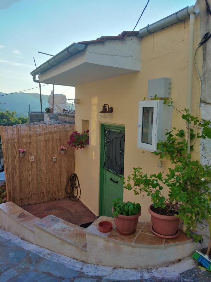 Ilianas Place Ágios Matthaíos Dış mekan fotoğraf